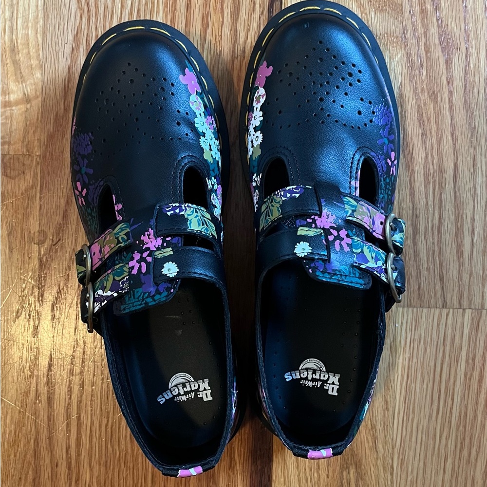 Doc Martens Women’s 8 (39)